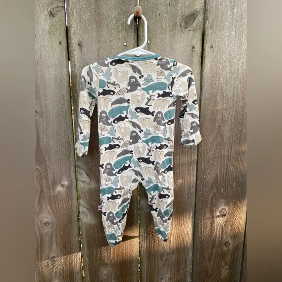 Magnetic Me Seas and Greetings Magnetic Footie 3-6 Months - Picture 3 of 4